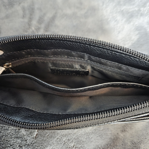 Elegant Black and Silver Clutch - Picture 8 of 11